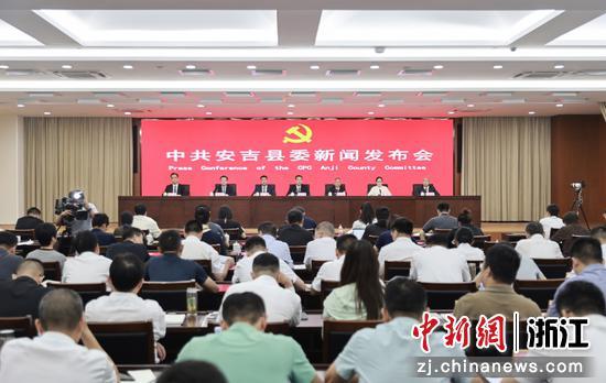 新闻发布会现场。张卉 摄